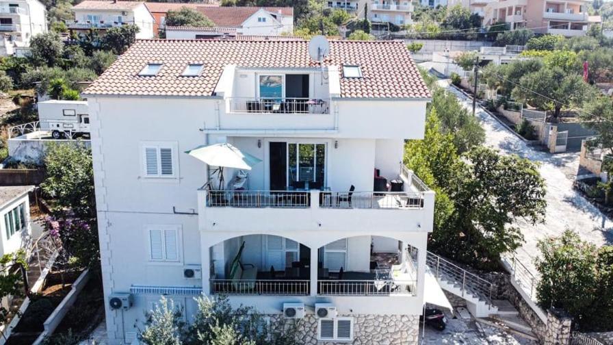 Apartmán Genesis 4 *