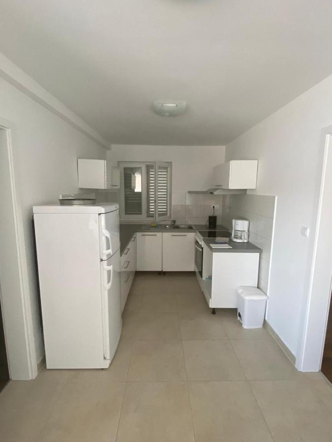 Genesis 4 Trogir